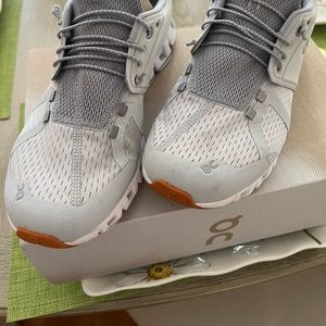 Ladies size 10 OnClouds